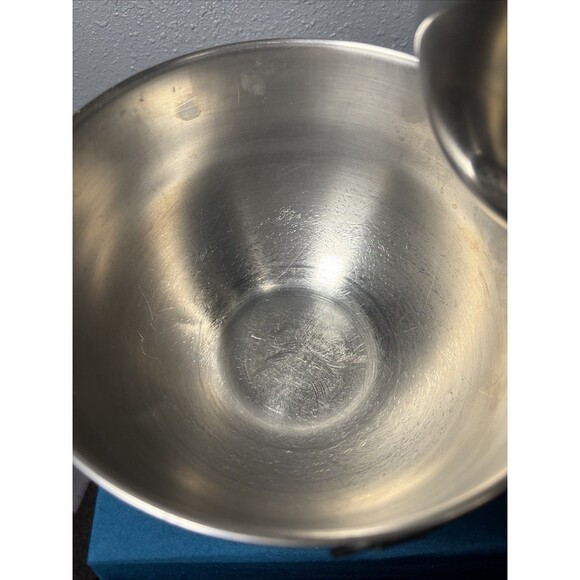 Nesting Mixing Bowls Set of 3 Metal with thumb rings 8”, 7” & 5.5” - Picture 5 of 16